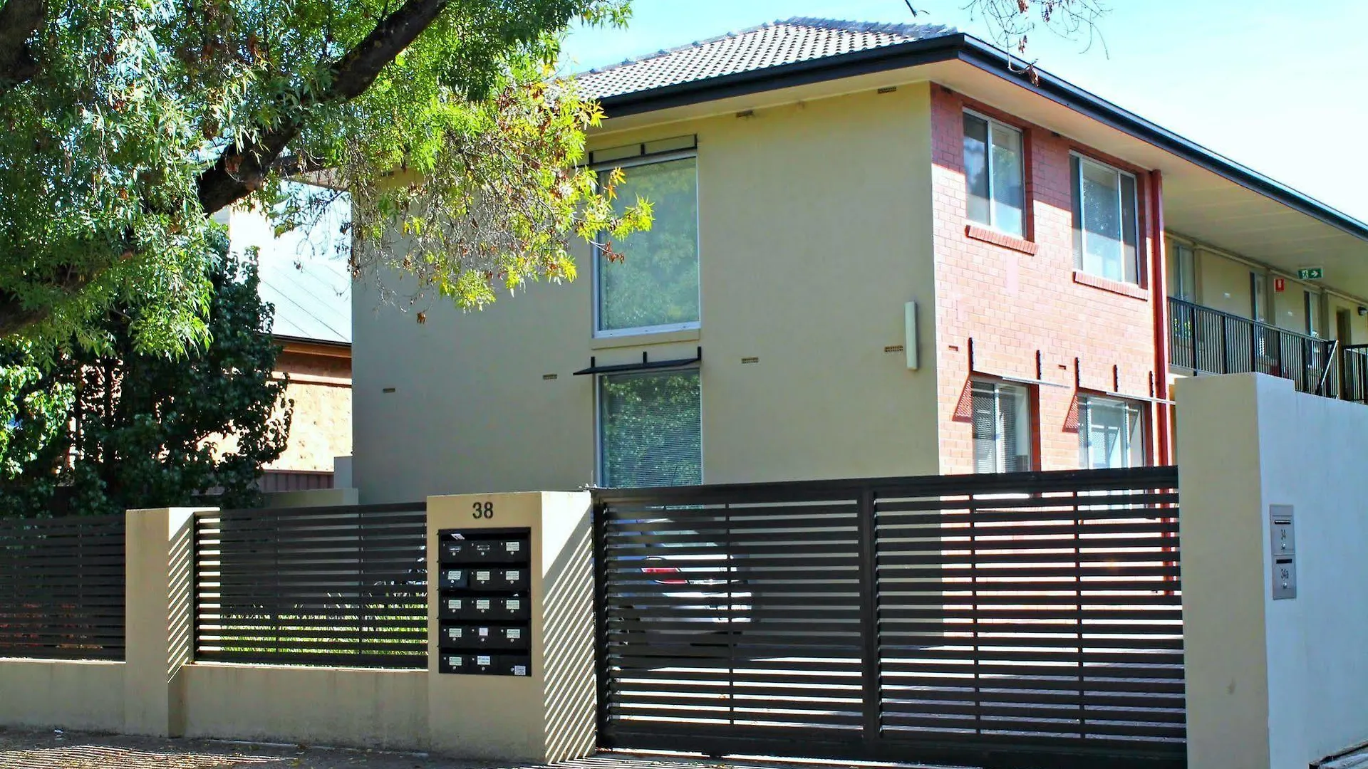 Adelaide Dress Circle Apartments - Childers Street Aparthotel