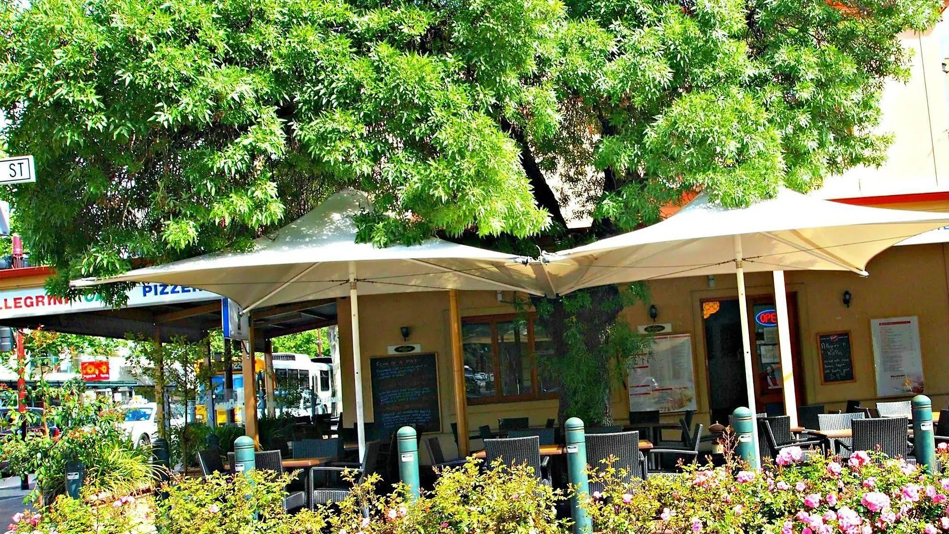 **** Aparthotel Adelaide Dress Circle Apartments - Childers Street Australia